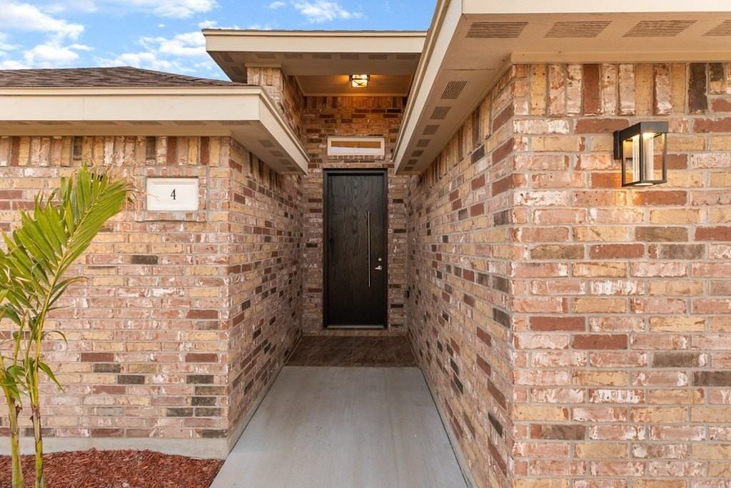 4 Augusta Dr - Photo 3 of 34