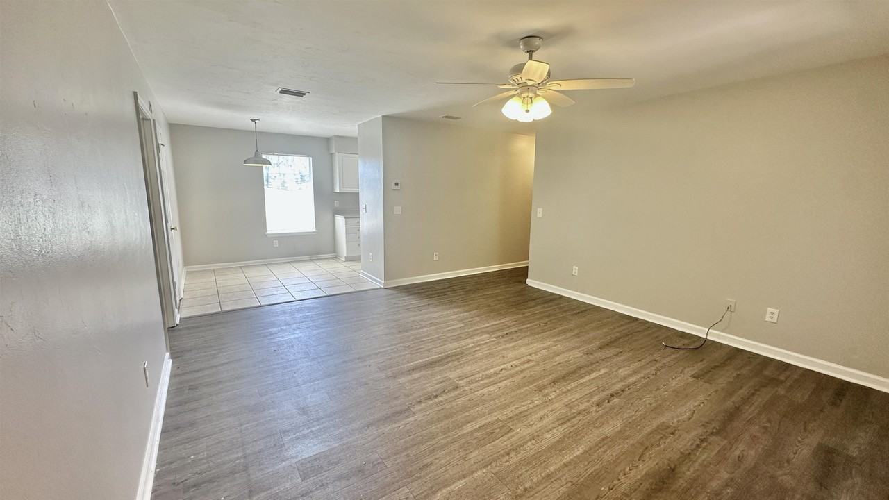 1412 Calloway St - Photo 3 of 22