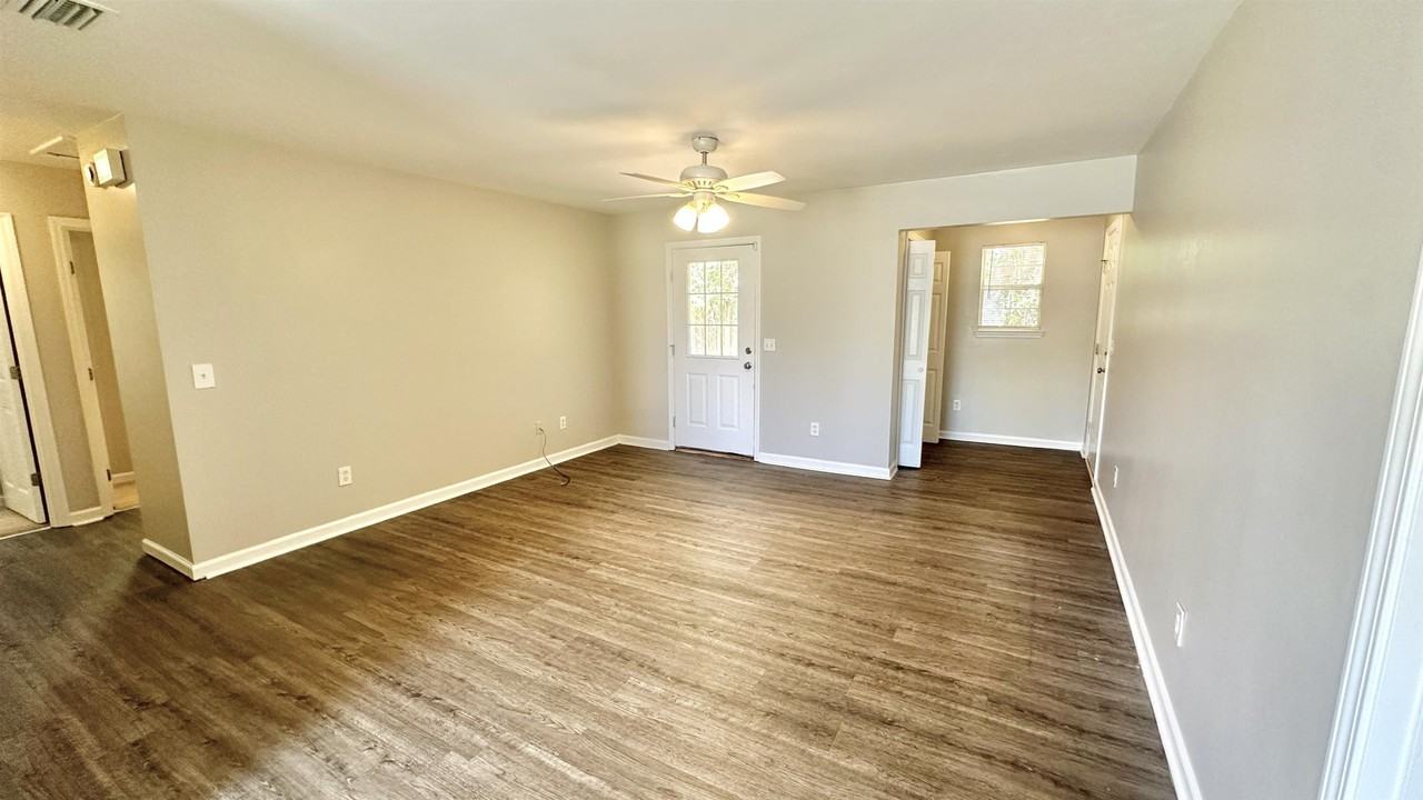 1412 Calloway St - Photo 4 of 22