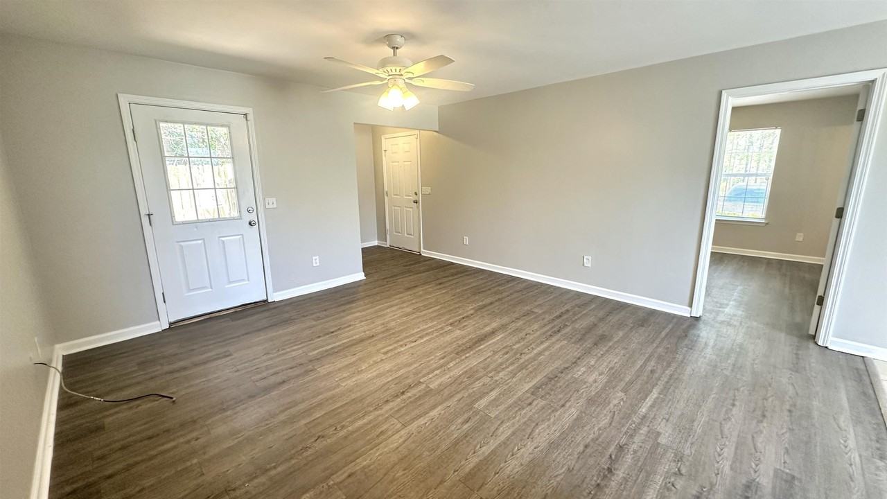 1412 Calloway St - Photo 5 of 22