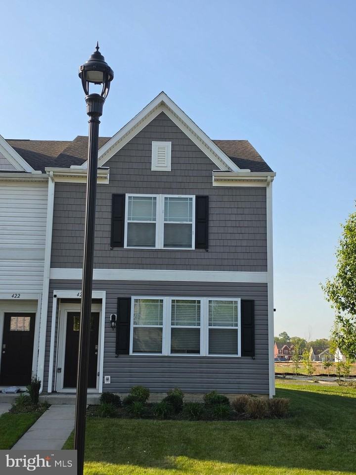 424 Ridgely Blvd - Photo 2 of 27