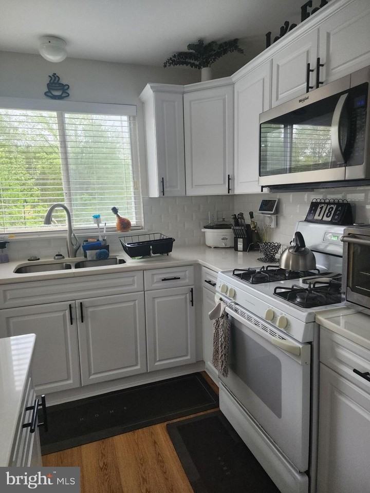 16 Charles Ct - Photo 4 of 15