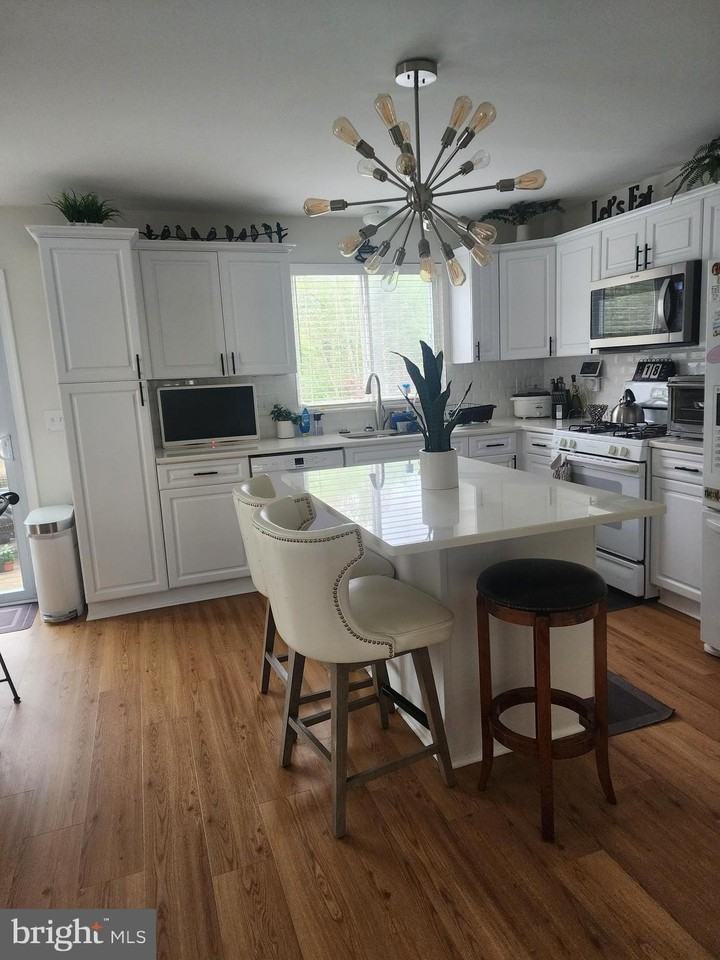 16 Charles Ct - Photo 6 of 15