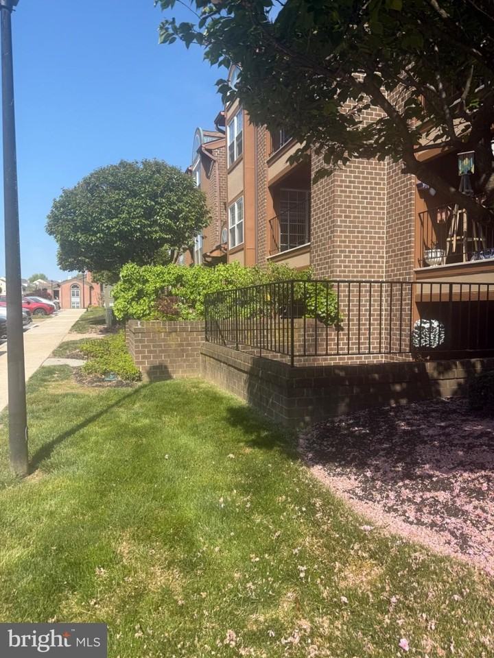 2101 Woodbox Ln #B - Photo 2 of 20