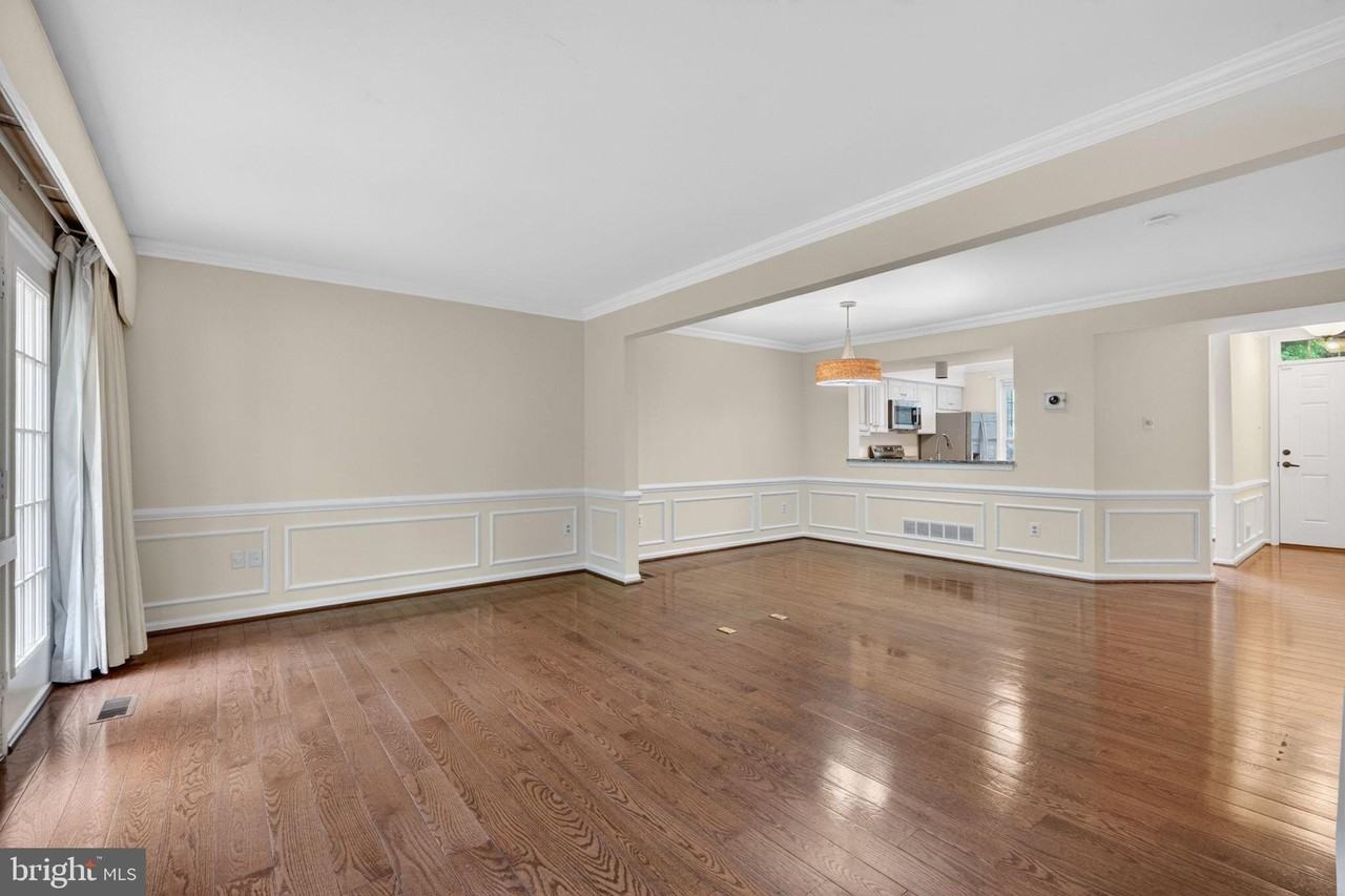 3736 Angelton Ct - Photo 7 of 32