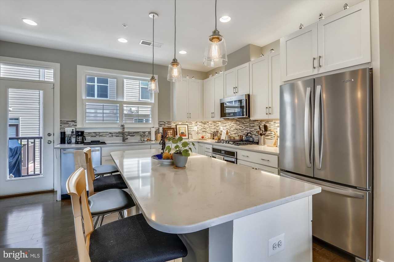 8052 Red Hook St - Photo 4 of 26