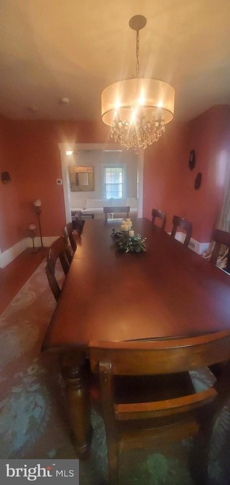 127 S Warner St - Photo 3 of 10