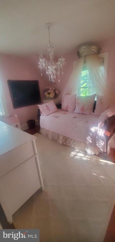 127 S Warner St - Photo 4 of 10