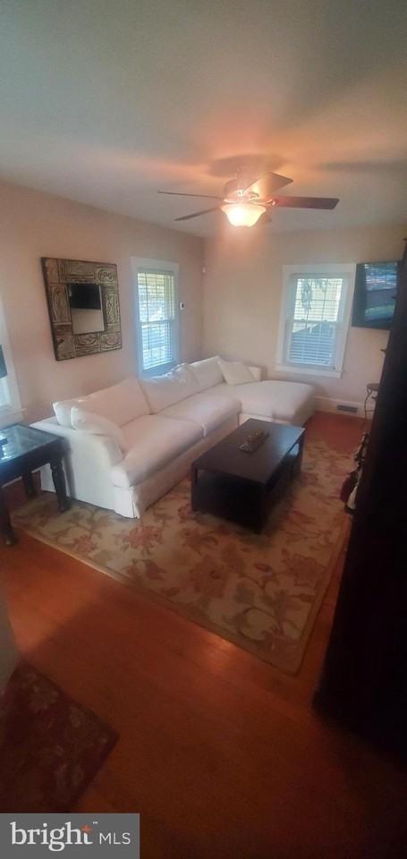 127 S Warner St - Photo 6 of 10