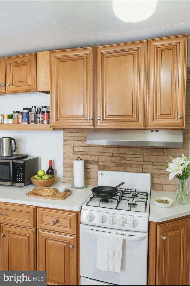 1055 Indiana Ave #3 - Photo 4 of 12