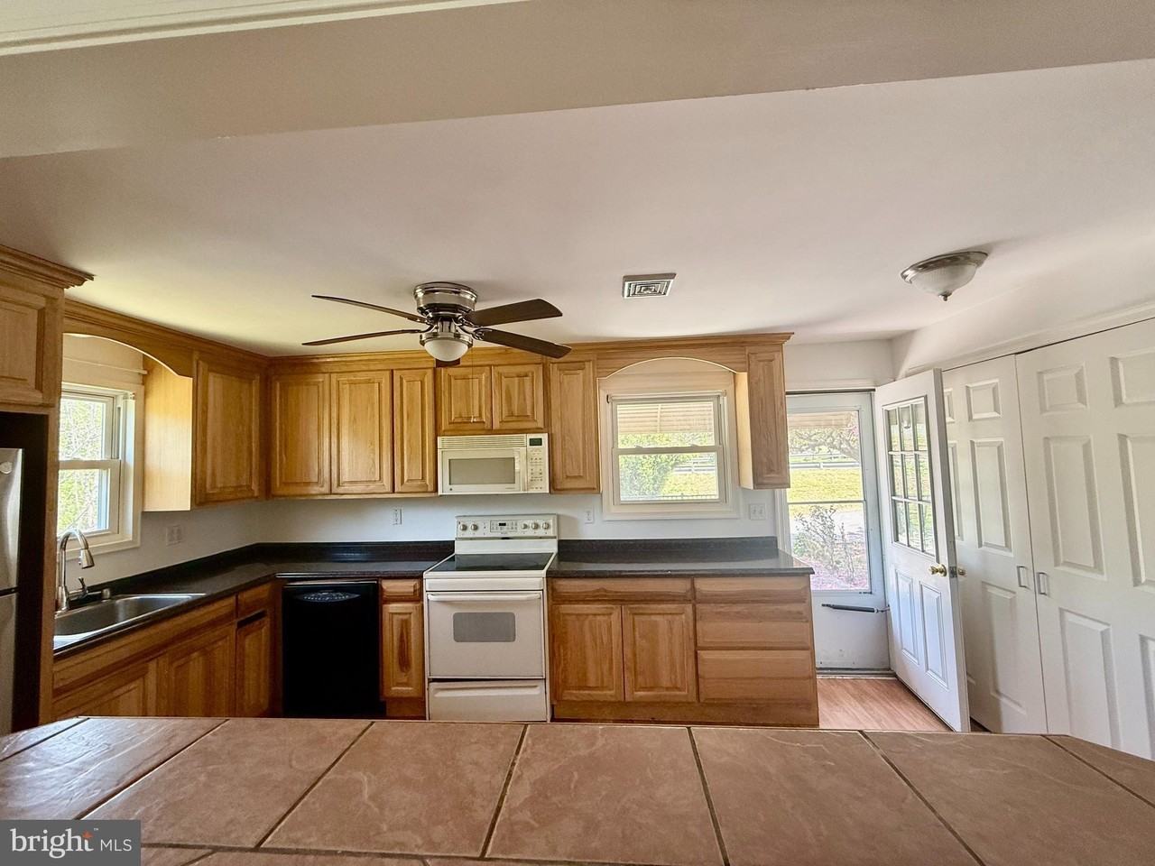 5 Copes Ln - Photo 4 of 18