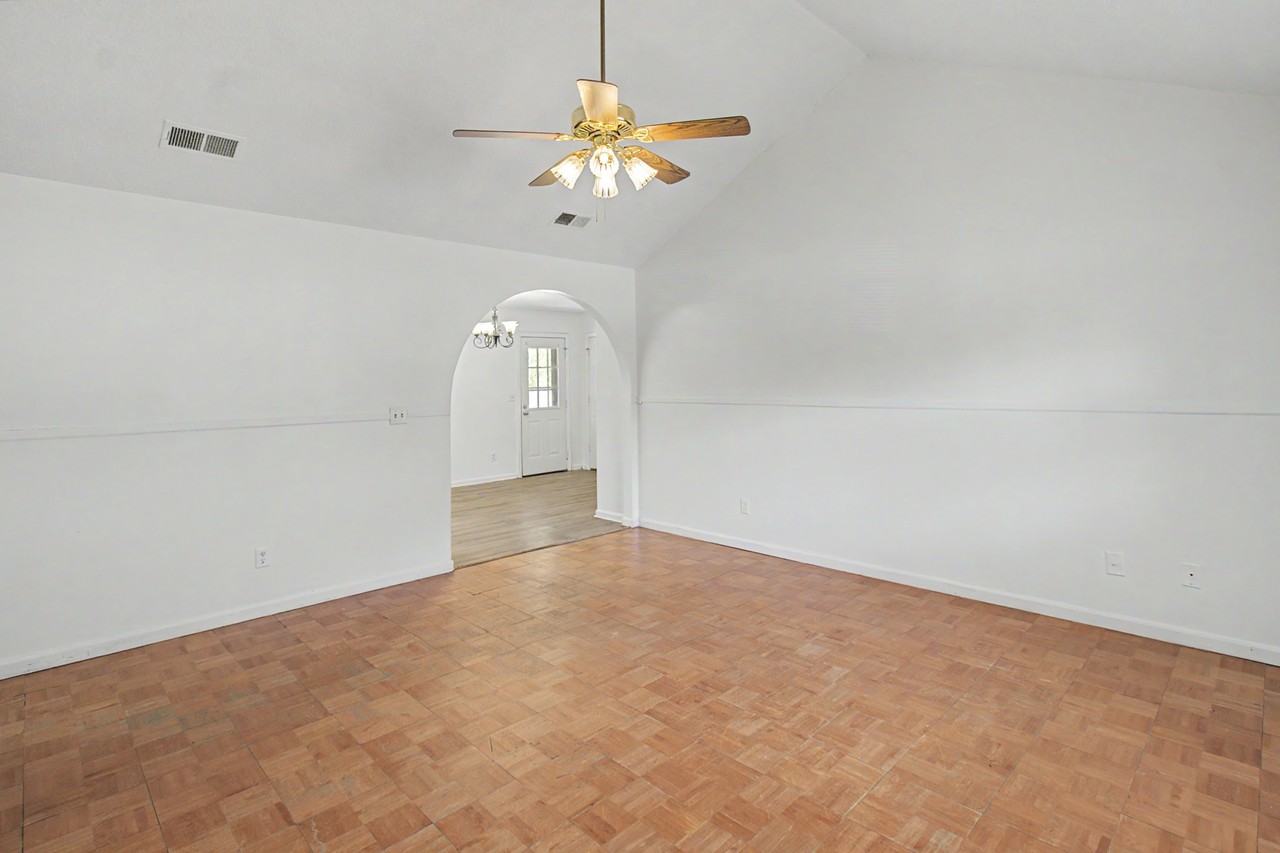 342 Ne Sheila Dr #1 - Photo 2 of 29