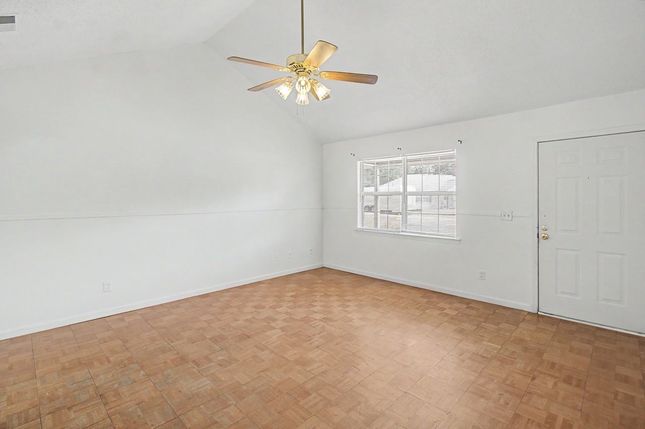 342 Ne Sheila Dr #1 - Photo 3 of 29