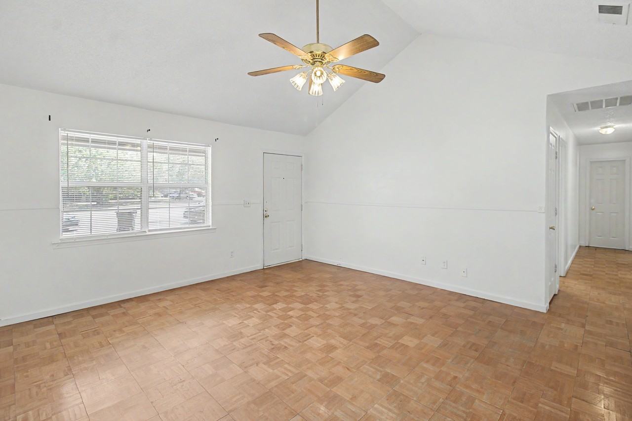 342 Ne Sheila Dr #1 - Photo 4 of 29