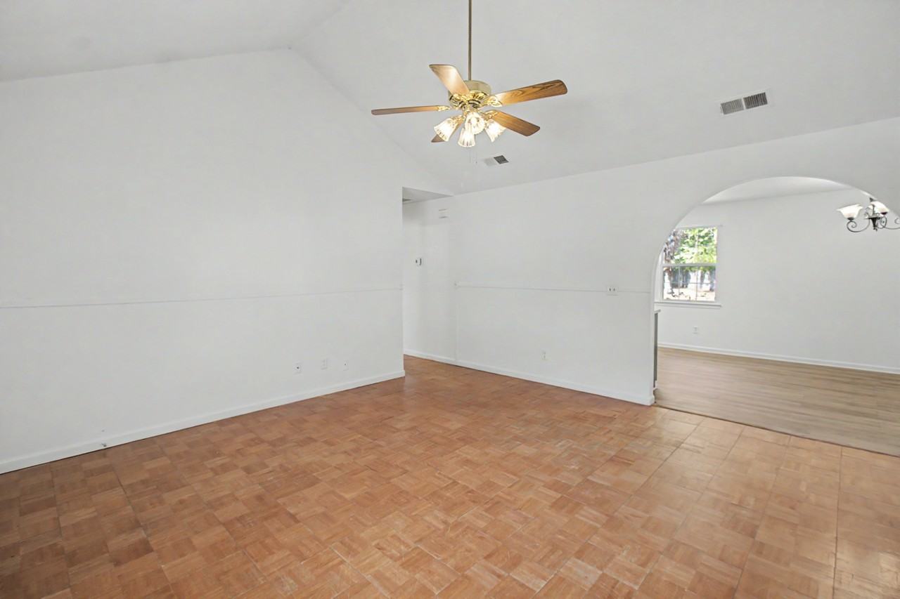 342 Ne Sheila Dr #1 - Photo 5 of 29