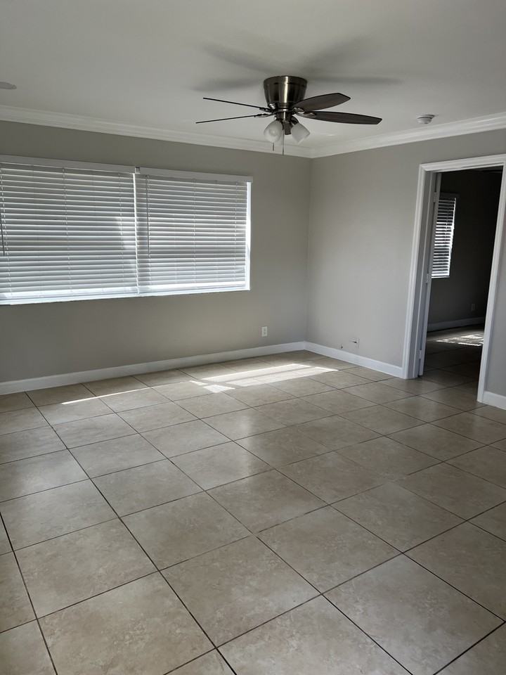 1114 Ne 16th Pl #3 - Photo 2 of 7