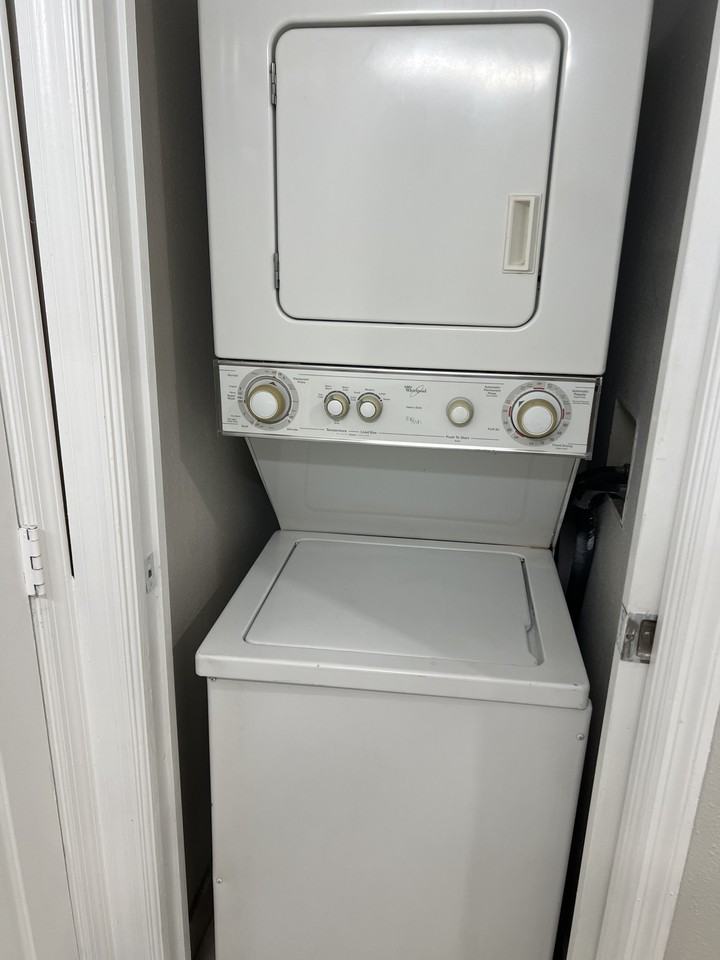 1114 Ne 16th Pl #3 - Photo 3 of 7