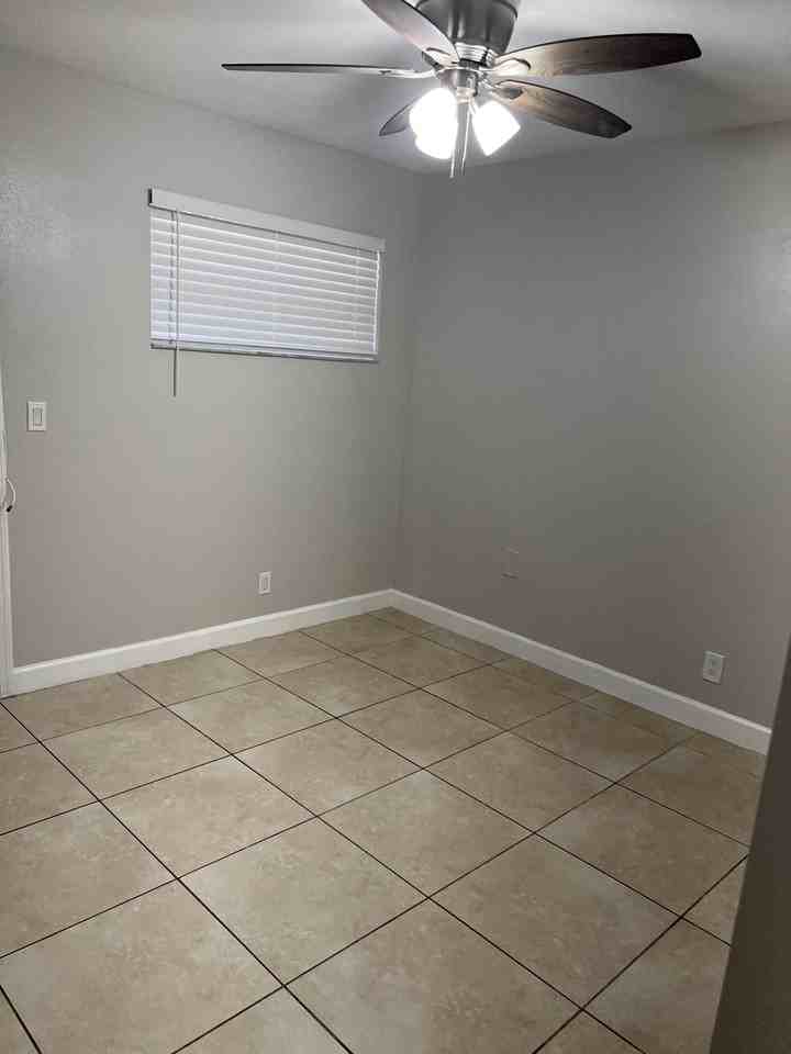 1114 Ne 16th Pl #3 - Photo 5 of 7