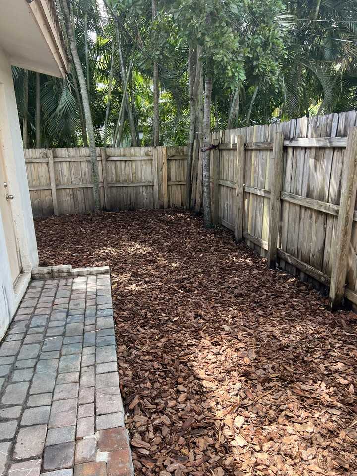 1114 Ne 16th Pl #3 - Photo 6 of 7