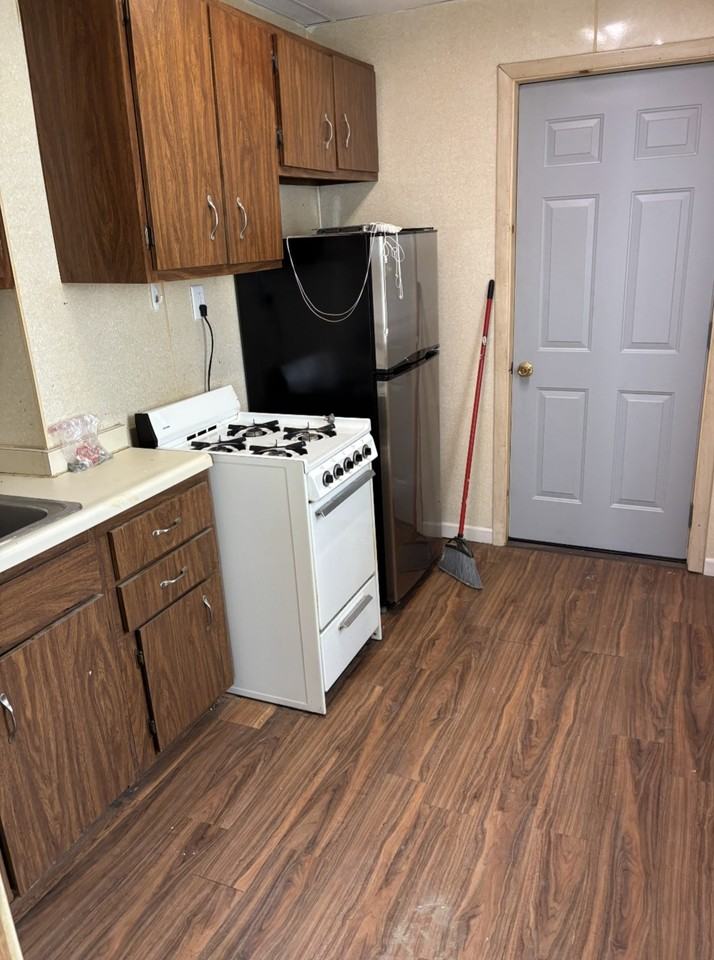 1075 12th St #REAR - Photo 3 of 5