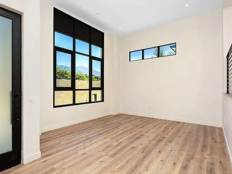 Santa Anita  - 503E #503E - Photo 3 of 12