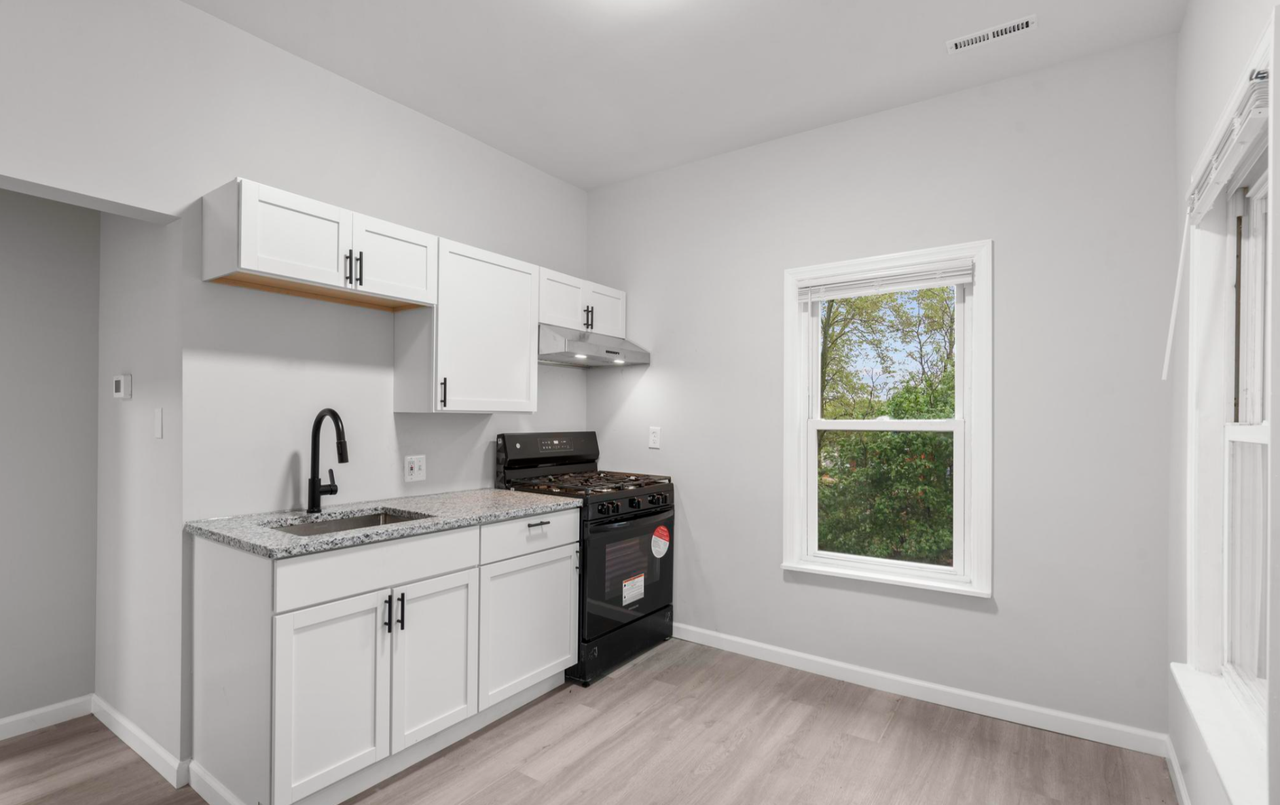 20 Waverly St #1 - Photo 3 of 8