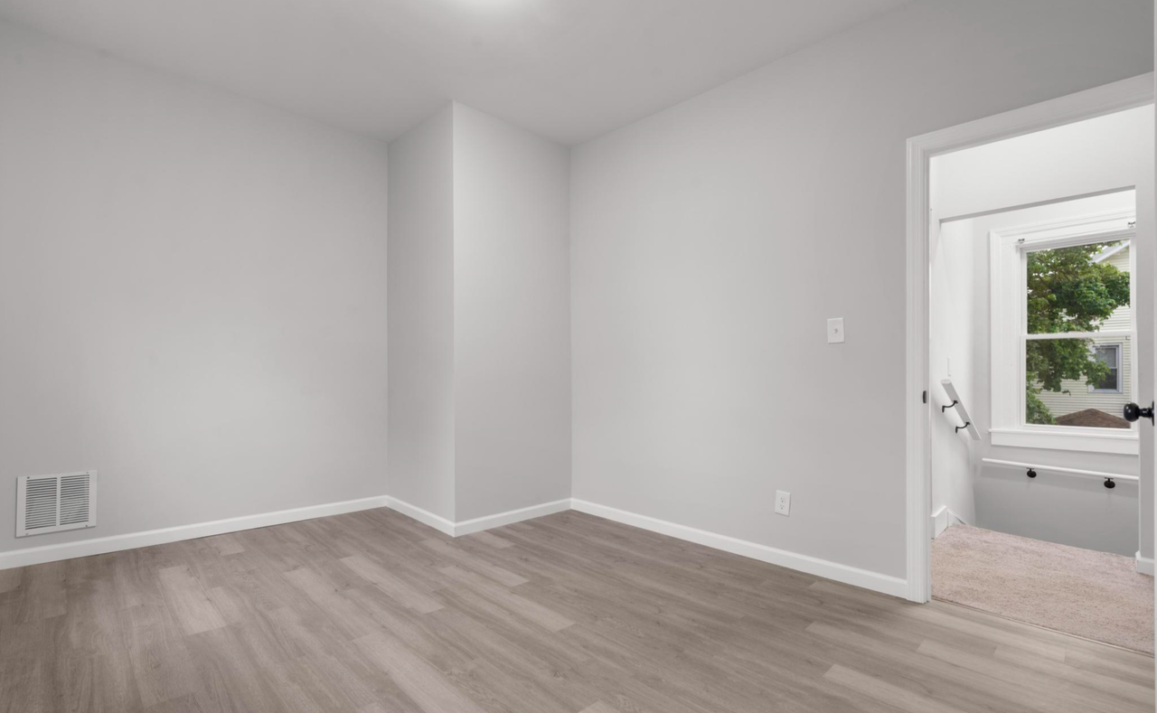 20 Waverly St #1 - Photo 5 of 8