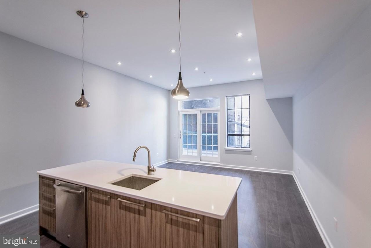 412 S 13th St #505 - Photo 3 of 19
