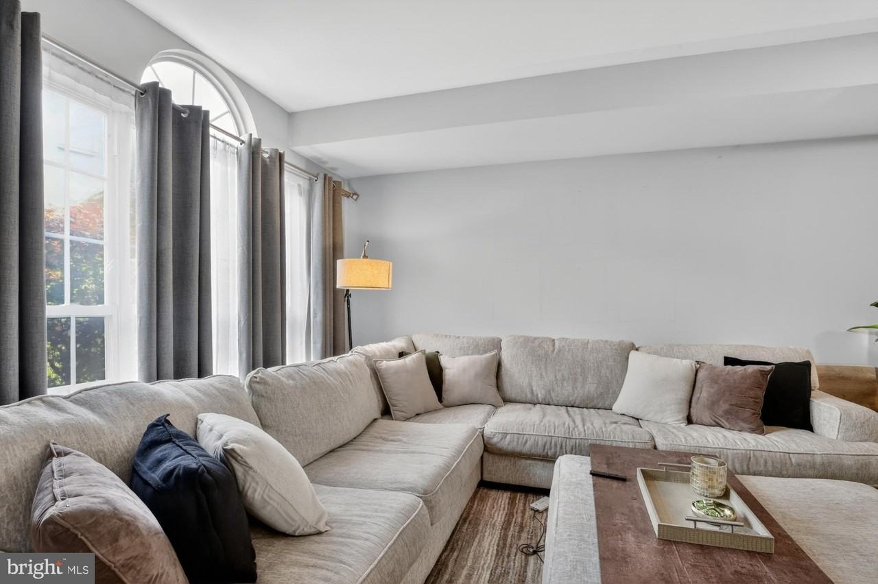 313 Sage Ln - Photo 2 of 29