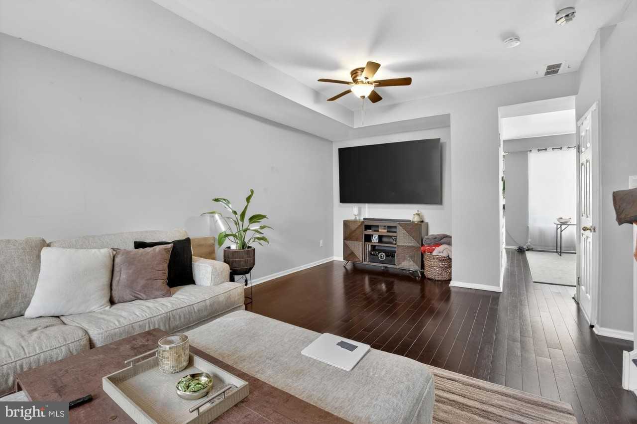 313 Sage Ln - Photo 3 of 29