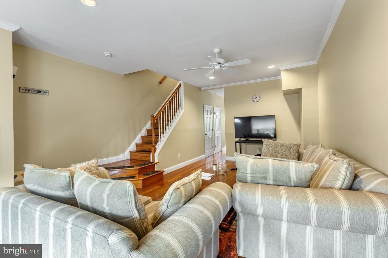 2813 Ogden St - Photo 3 of 39