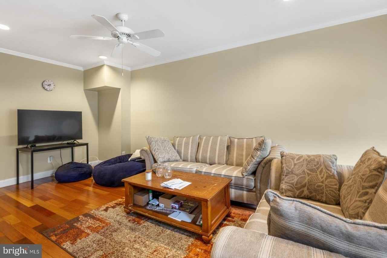 2813 Ogden St - Photo 4 of 39