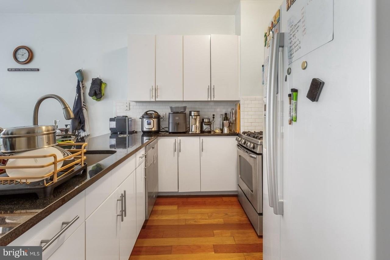 2813 Ogden St - Photo 7 of 39