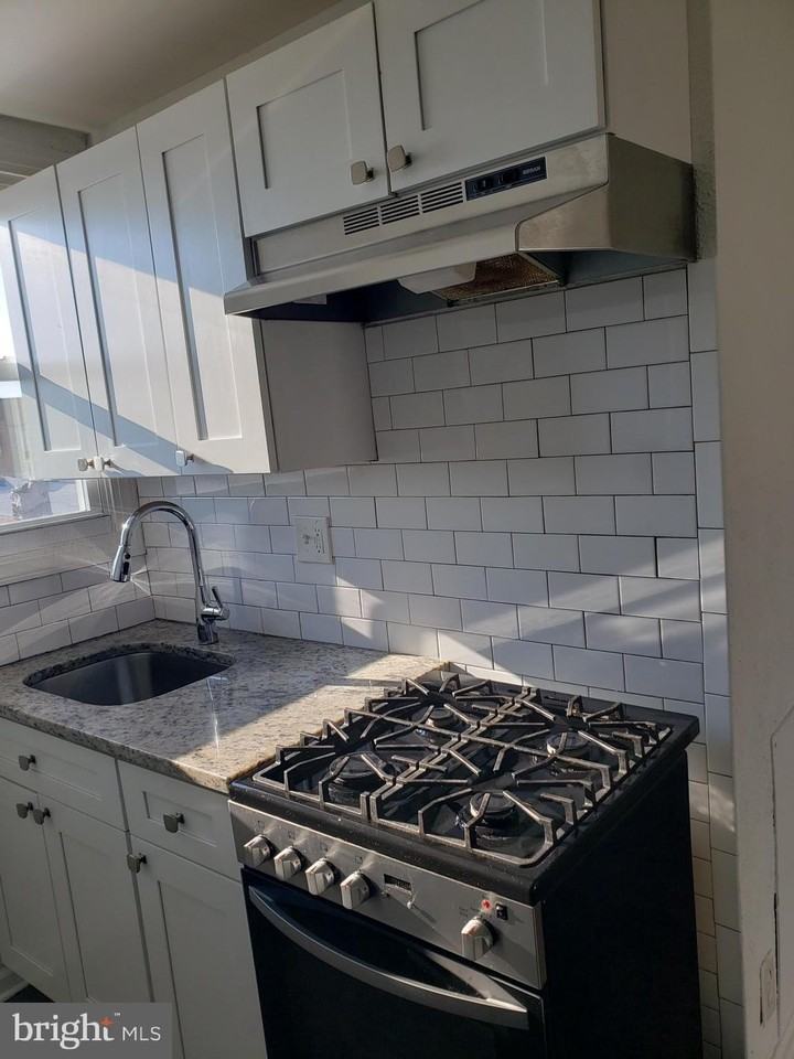 2208 S 15th St #3 - Photo 4 of 17