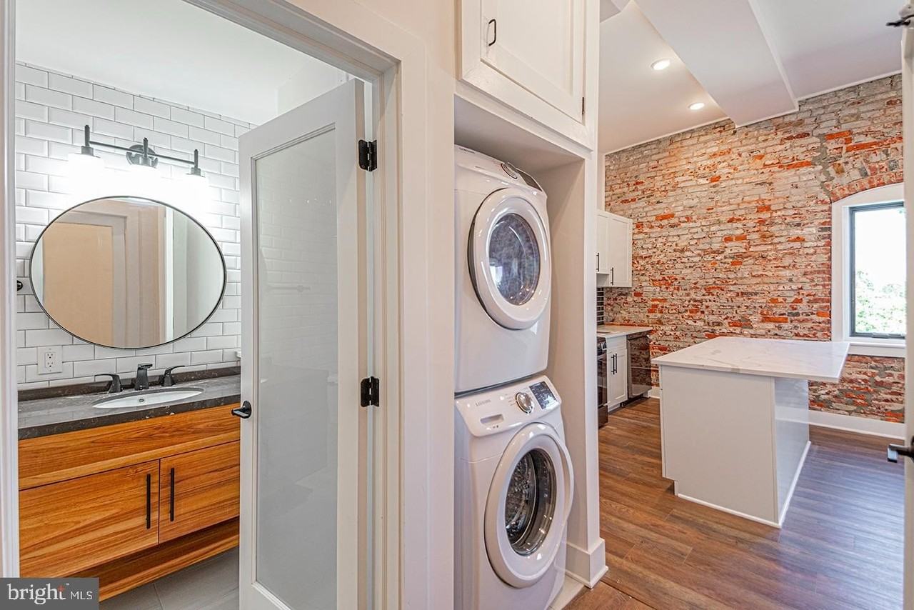 1211 Bainbridge St #3B - Photo 3 of 25