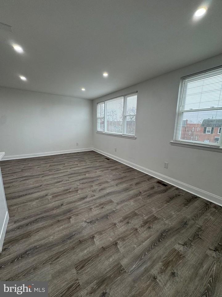 9762 Hilspach St - Photo 4 of 12