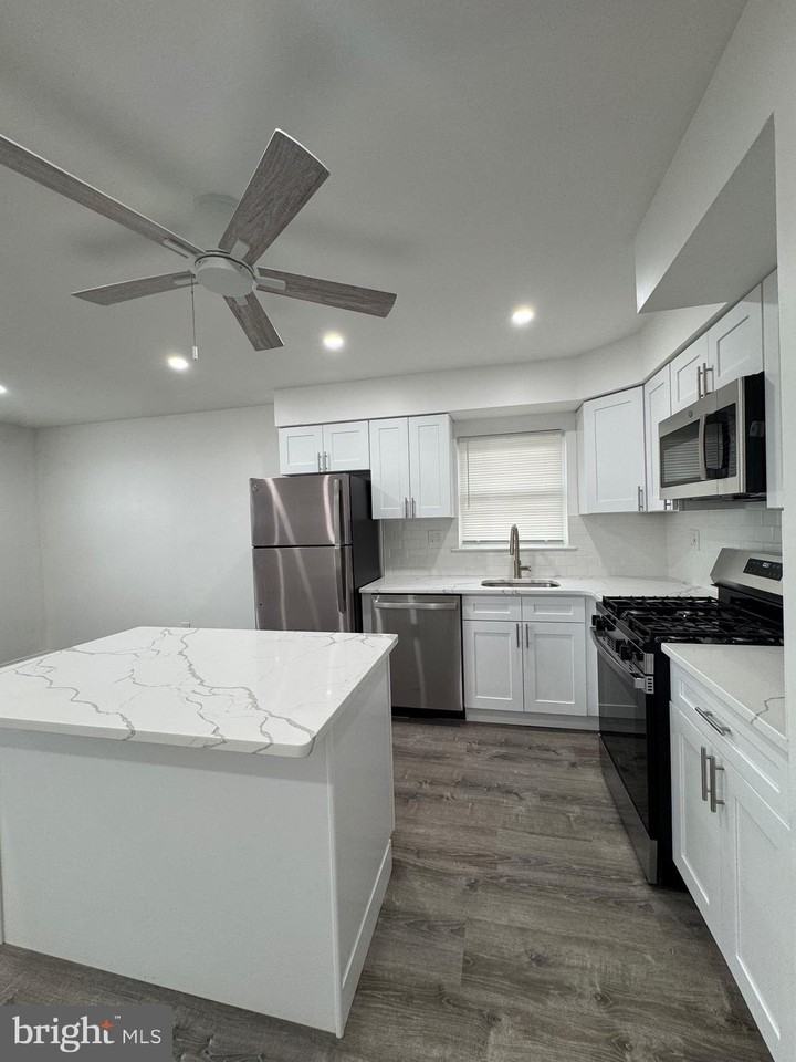 9762 Hilspach St - Photo 5 of 12