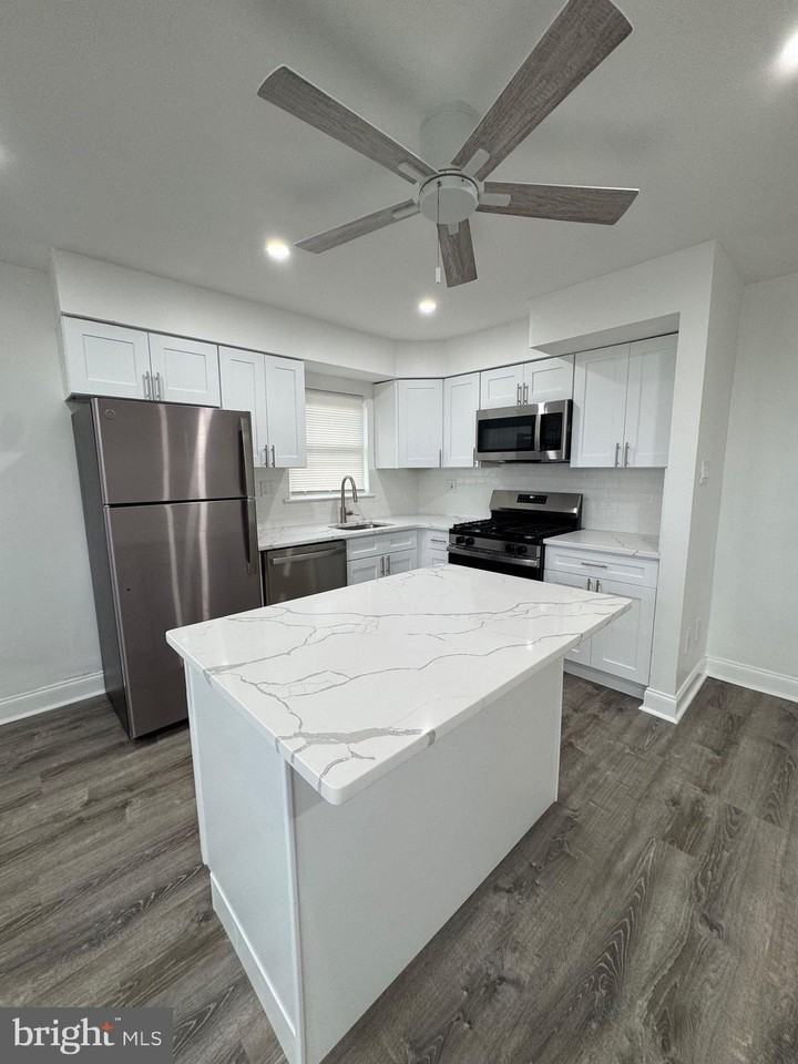 9762 Hilspach St - Photo 6 of 12