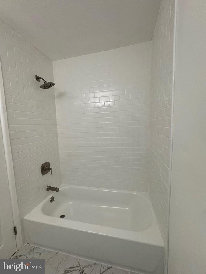 9762 Hilspach St - Photo 7 of 12