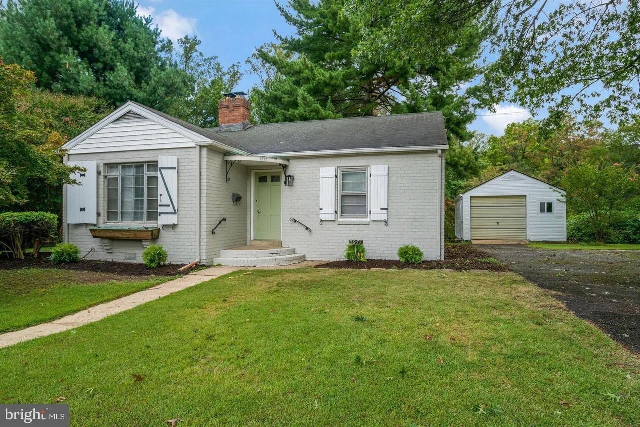 3977 26th St N - Photo 2 of 32