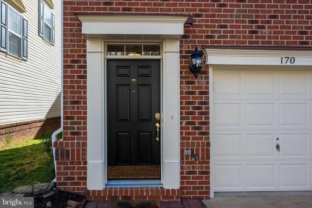 170 Barrett Pl - Photo 4 of 50