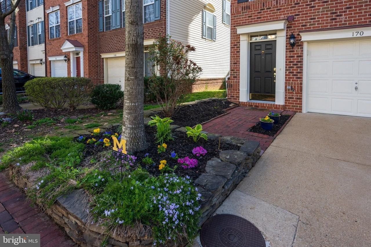 170 Barrett Pl - Photo 5 of 50