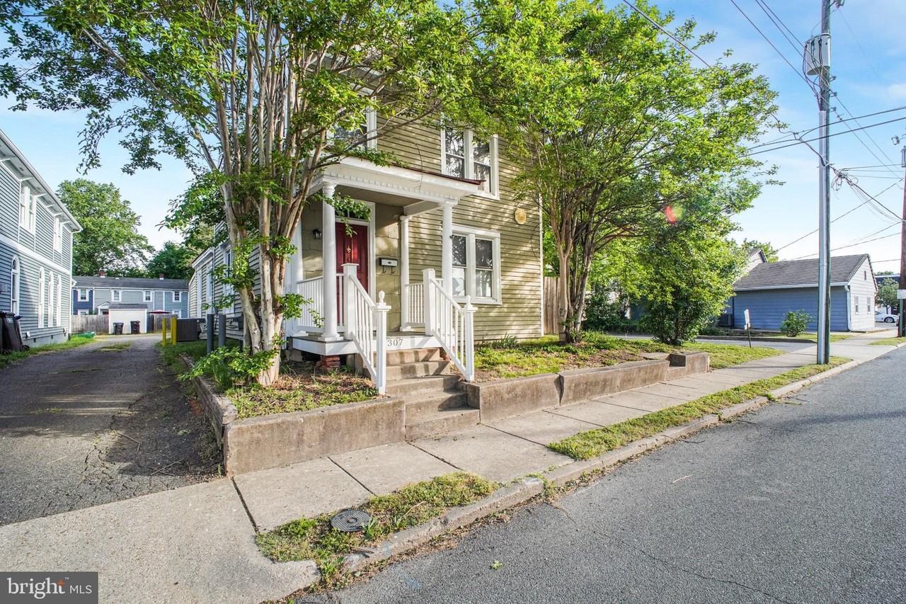 307 Hawke St - Photo 2 of 30