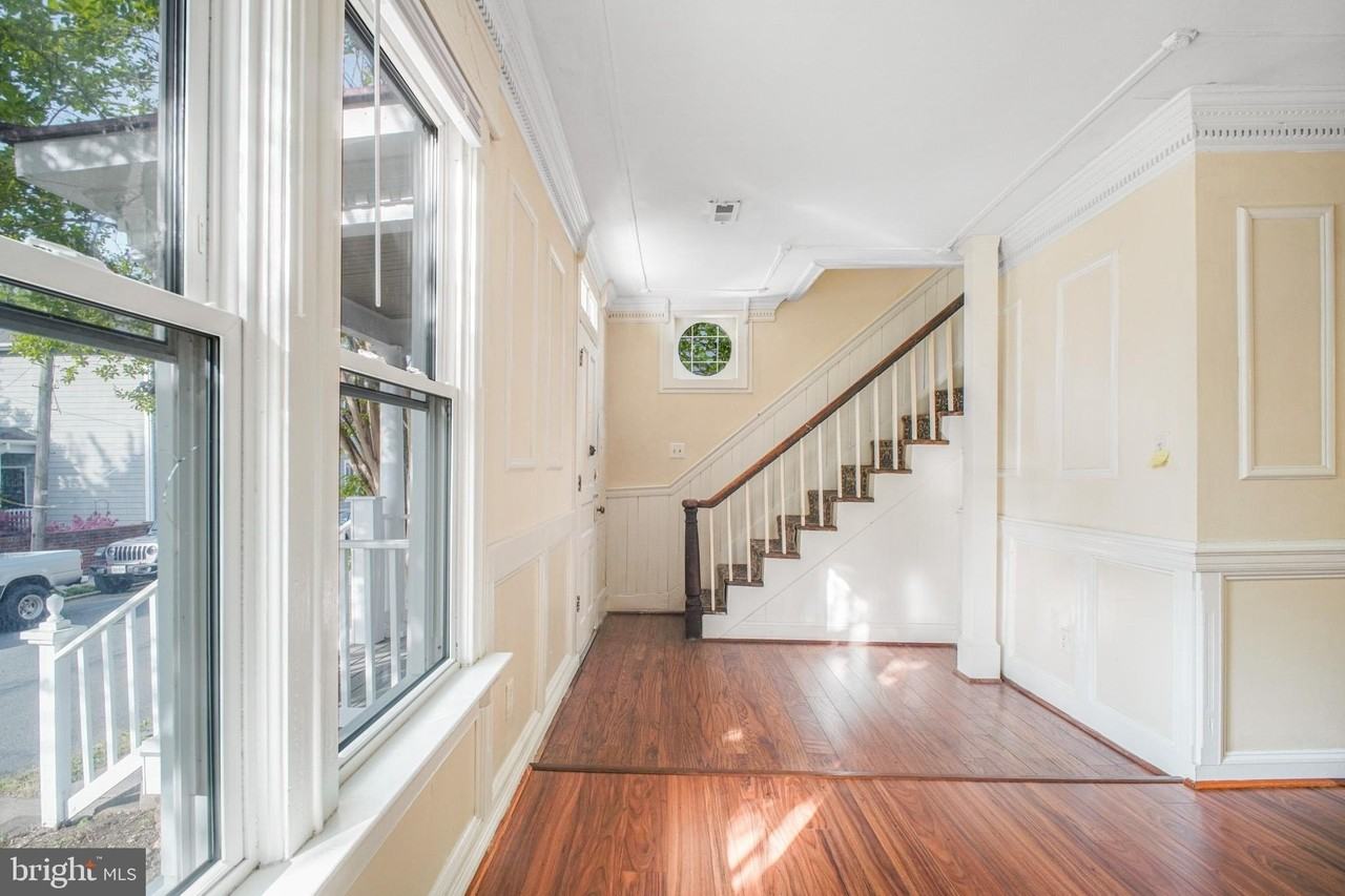 307 Hawke St - Photo 3 of 30