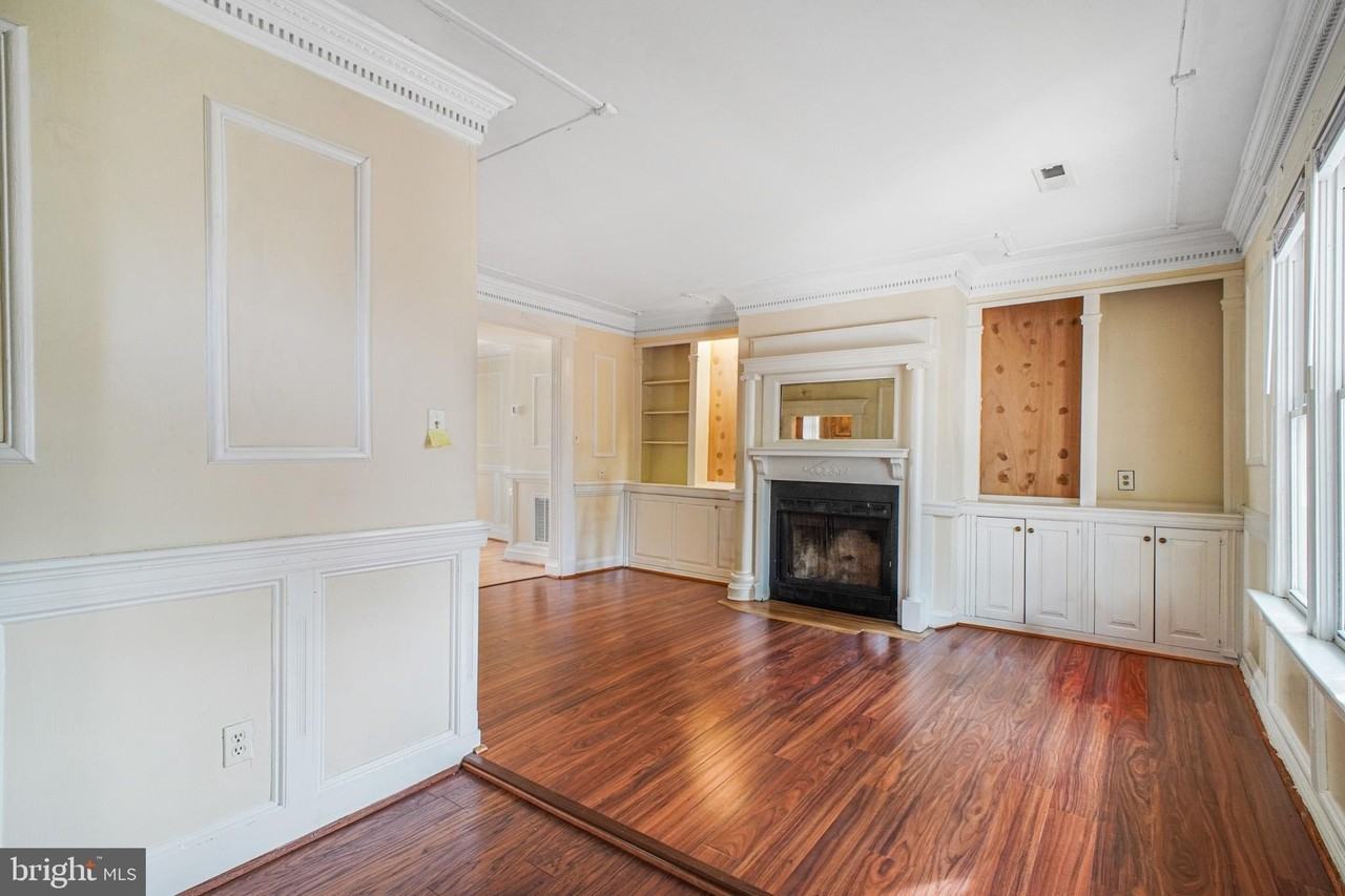 307 Hawke St - Photo 4 of 30