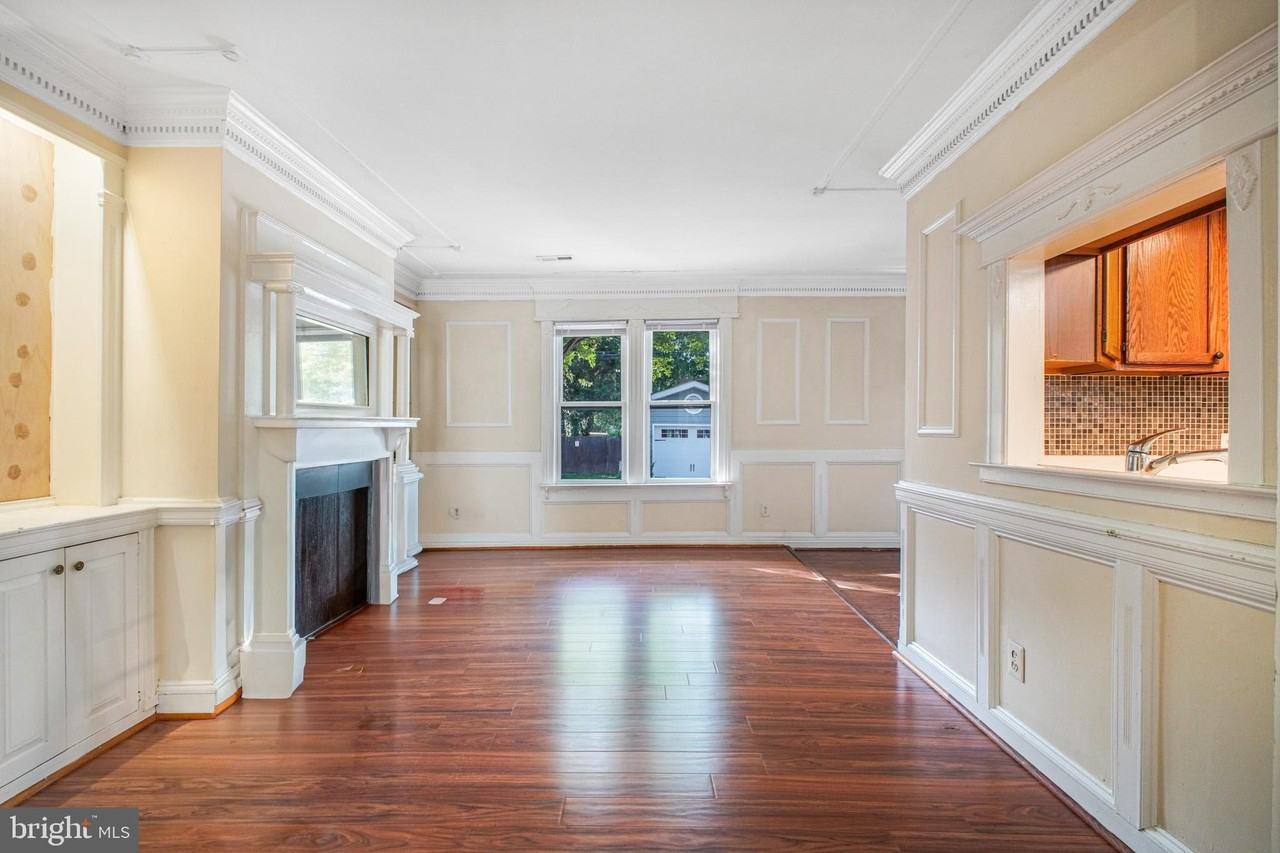 307 Hawke St - Photo 6 of 30