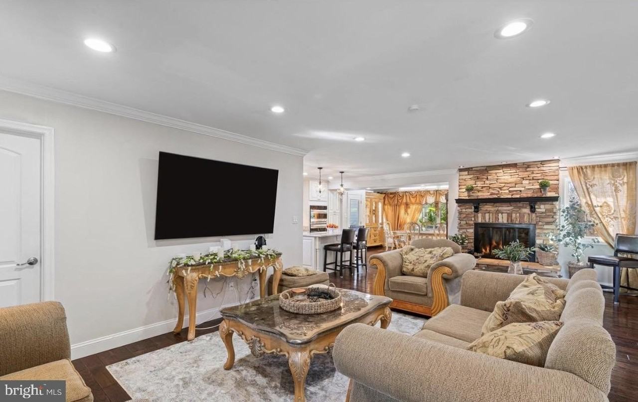 11611 Vale Rd - Photo 2 of 24