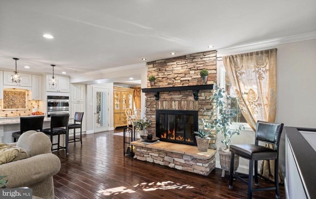 11611 Vale Rd - Photo 3 of 24