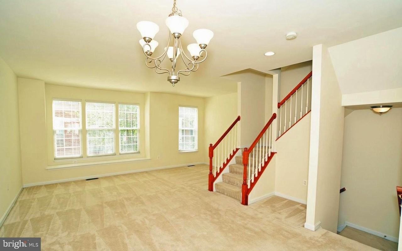 2303 Huntington Station Ct - Photo 4 of 20