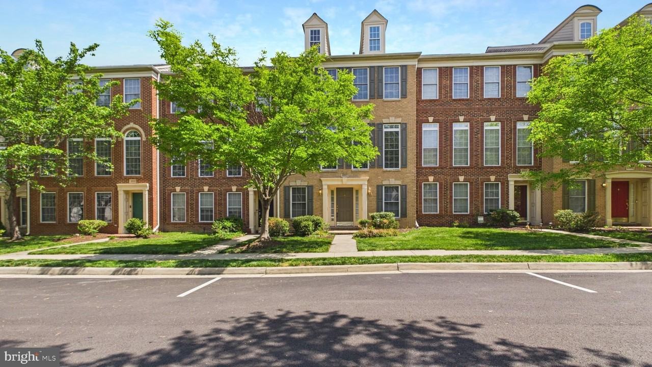 25807 Turlough Ter - Photo 2 of 50